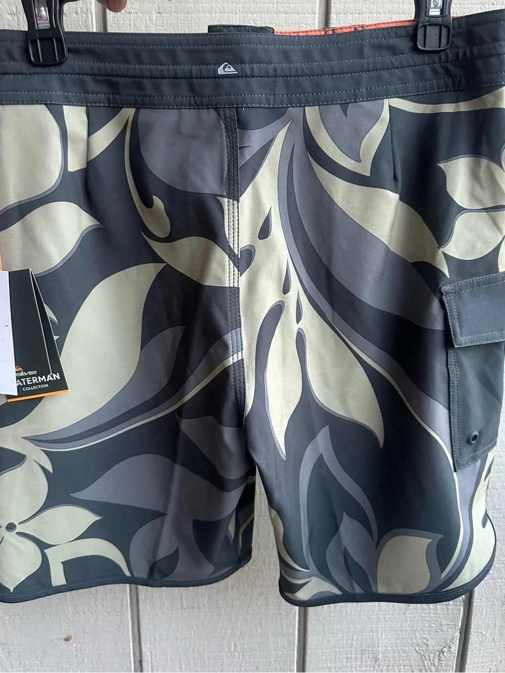NWT Quiksilver Men’s Waterman Amphibian Tropical Camo Board Shorts Size 28
